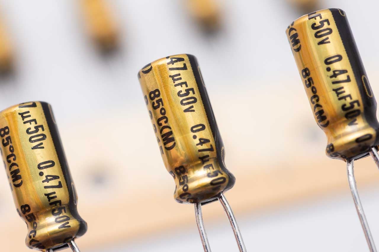 Amazon.co.jp: ニチコンFG（ファインゴールド）50V／0.47μF アルミ電解